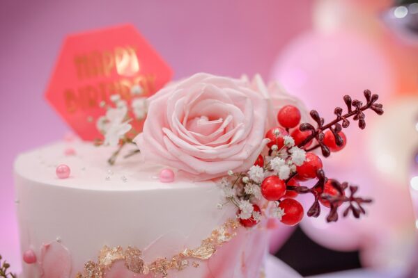 Rose Elegance Drip Cake - Image 3