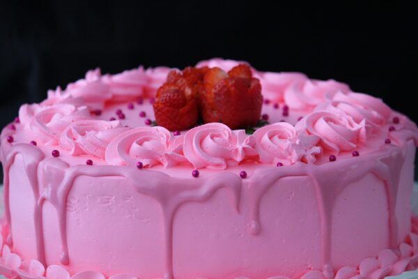 Rose Elegance Drip Cake - Image 2