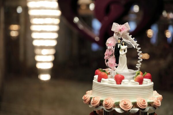 Royal Romance Wedding Cake - Image 2