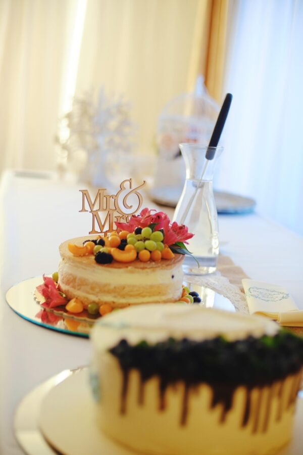 Royal Romance Wedding Cake - Image 4