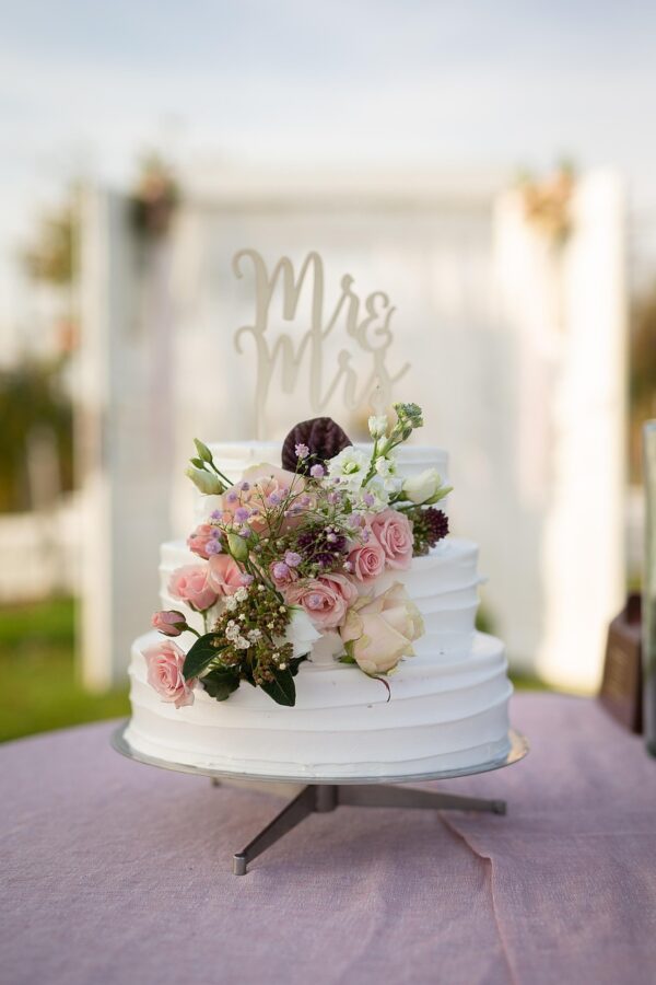 Royal Romance Wedding Cake - Image 3